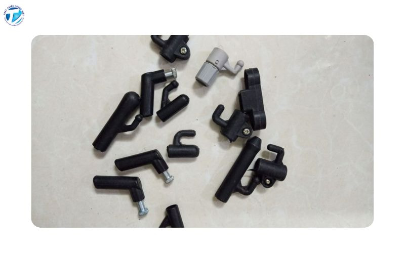 Móc treo và phụ kiện đi kèm